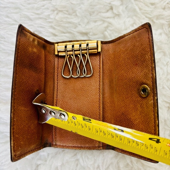 Louis Vuitton Monogram Leather Vintage 4 Hooks Key Holder - Picture 13 of 16